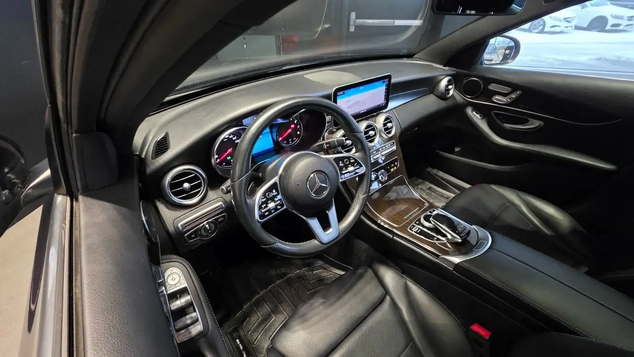 Mercedes-Benz C-Class снимка Mercedes-Benz C-Class