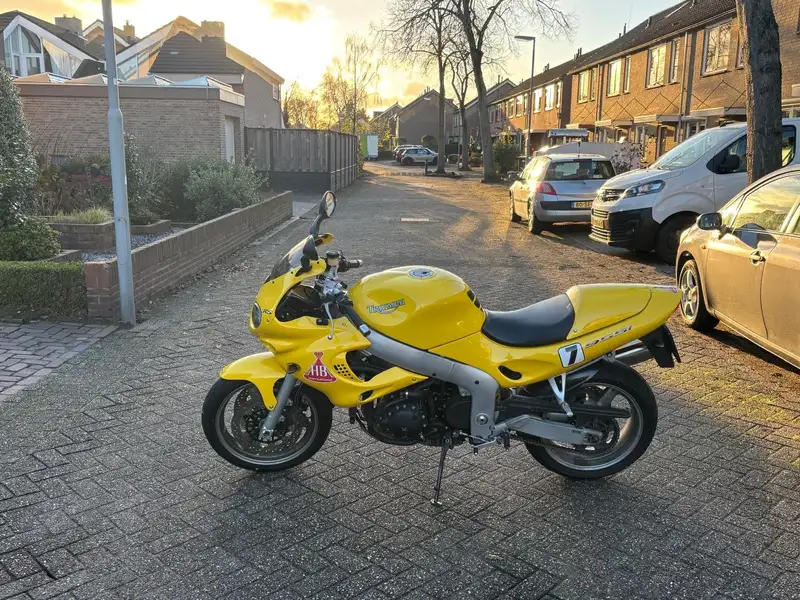 Triumph Sprint RS - foto 4