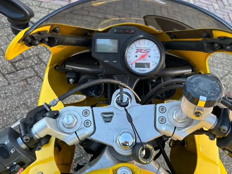 Triumph Sprint RS - foto 8