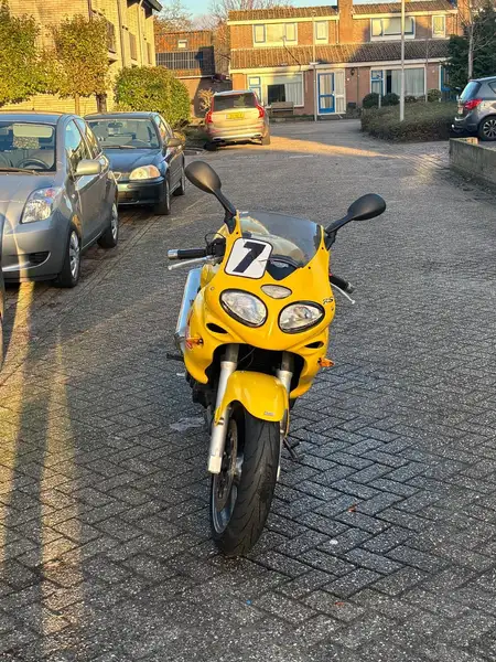 Triumph Sprint RS - foto 2