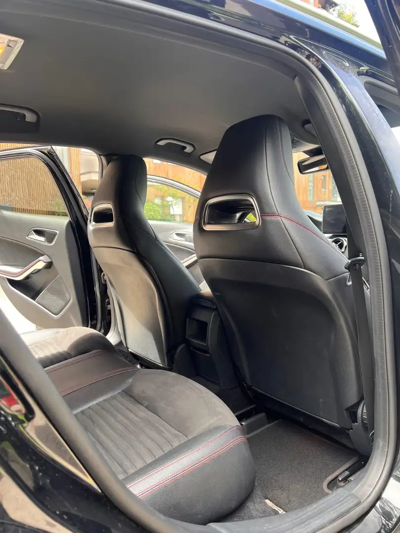 Mercedes-Benz GLA 220 GLA 220 d Sport auto Zwart - 2