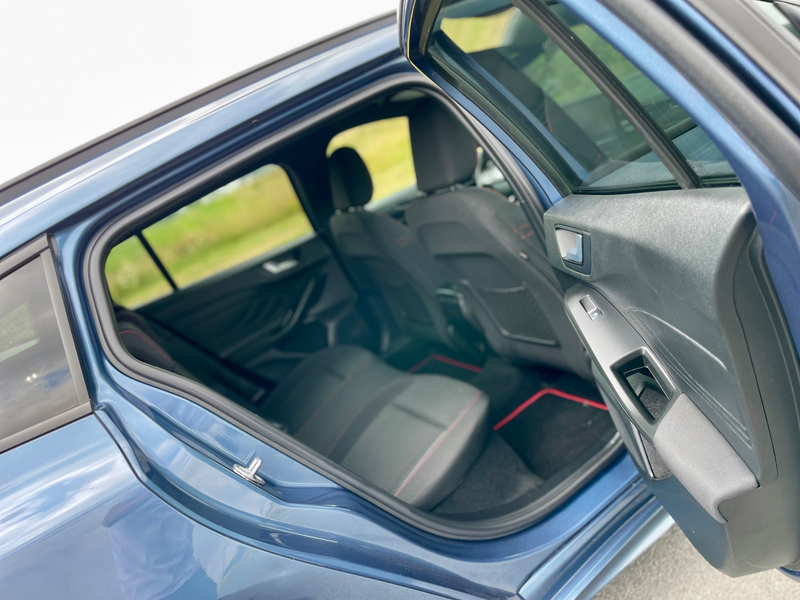 Ford Focus Wagon 1.0 EcoBoost Hybrid ST Line, Aut, Acc, Trekh — photo 15
