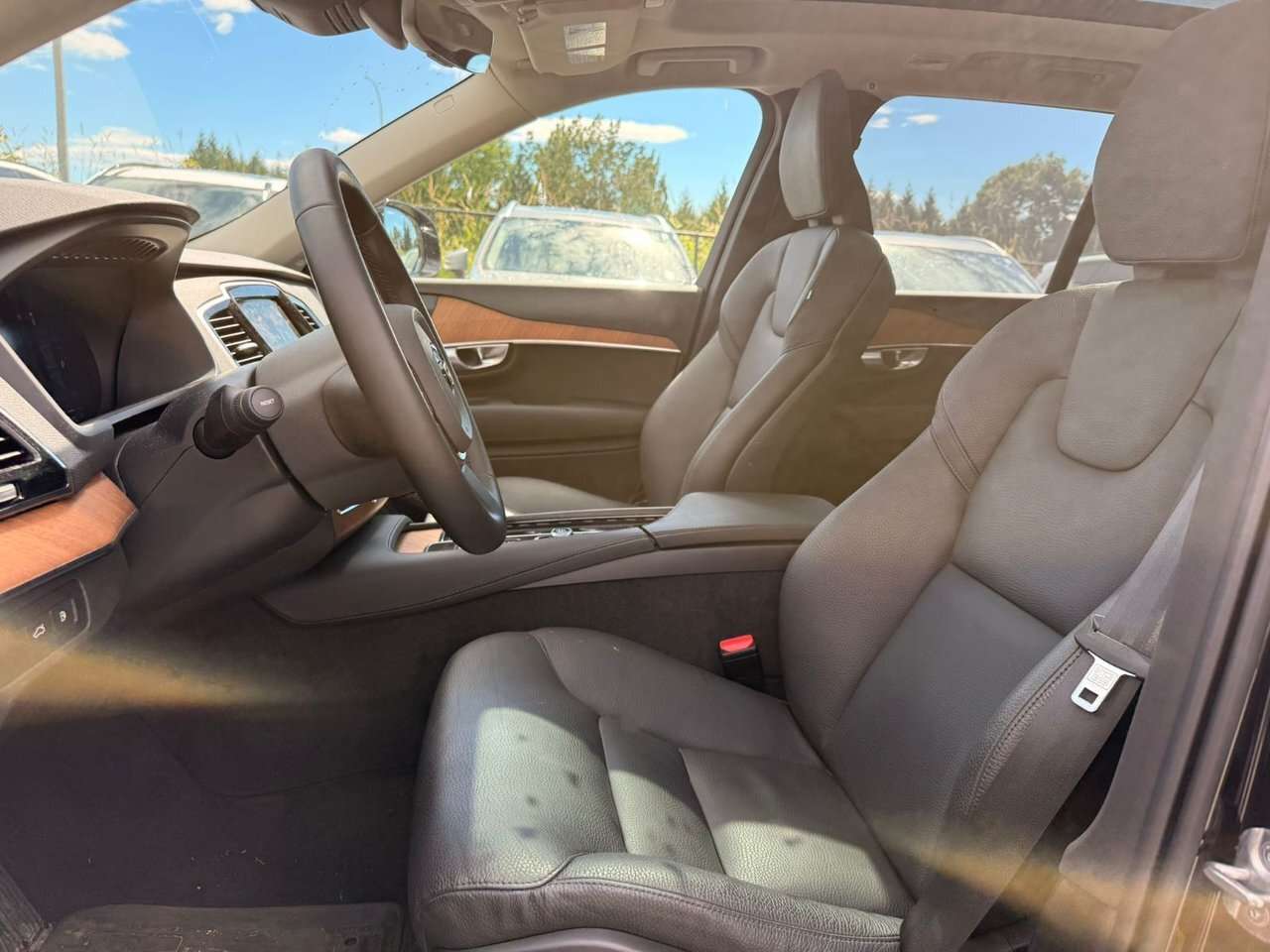 2024 Volvo XC90 Plus Bright Theme Local One-Owner | Accident-Free thumb 6