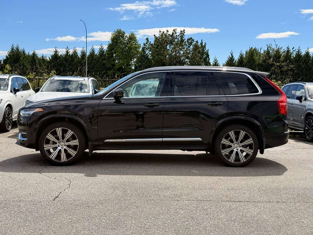 2024 Volvo XC90 Plus Bright Theme Local One-Owner | Accident-Free alt 2