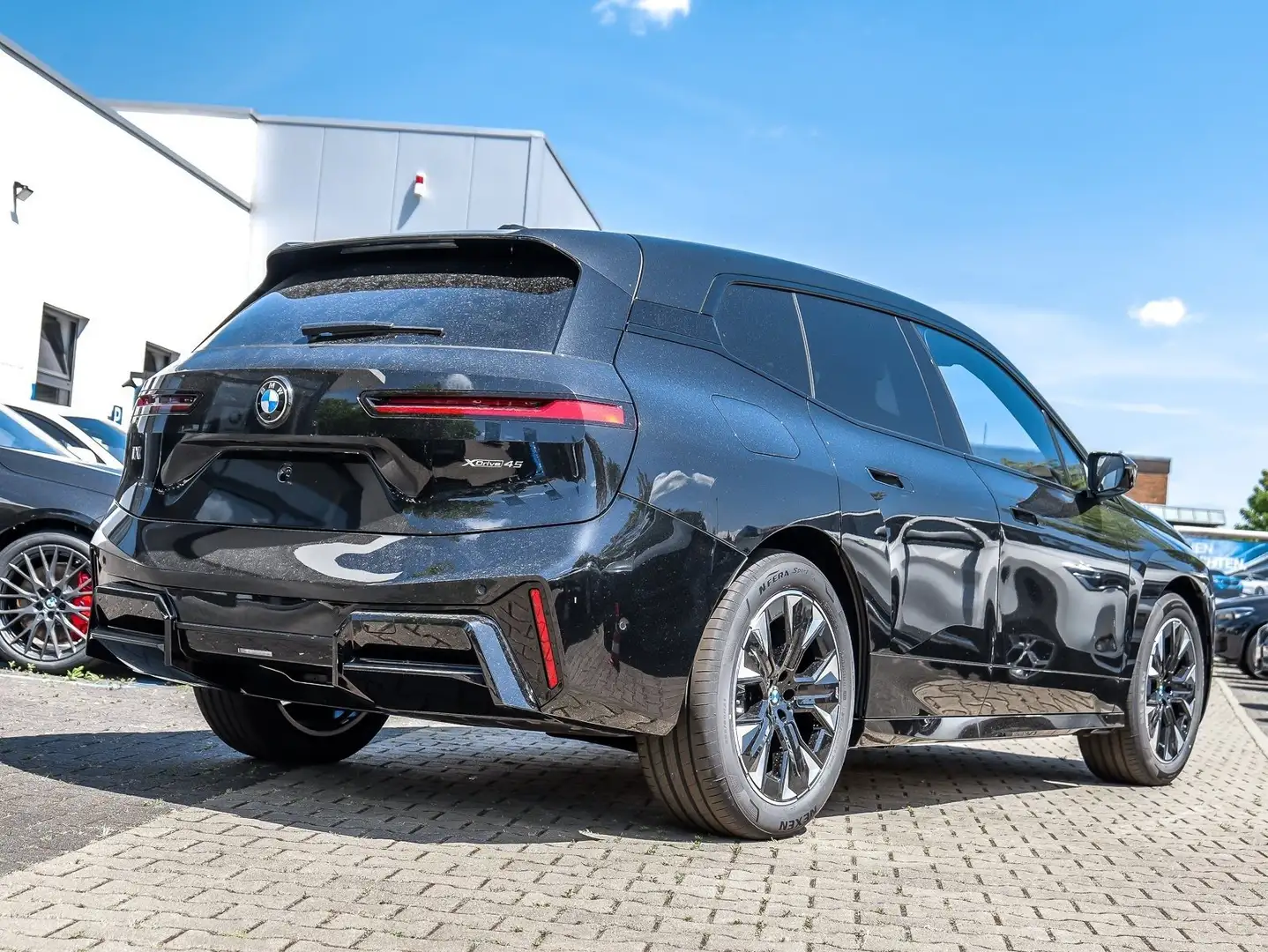 BMW iX xDrive45 21" M-Sport AHK HuD 360° Da Prof . Noir - 2