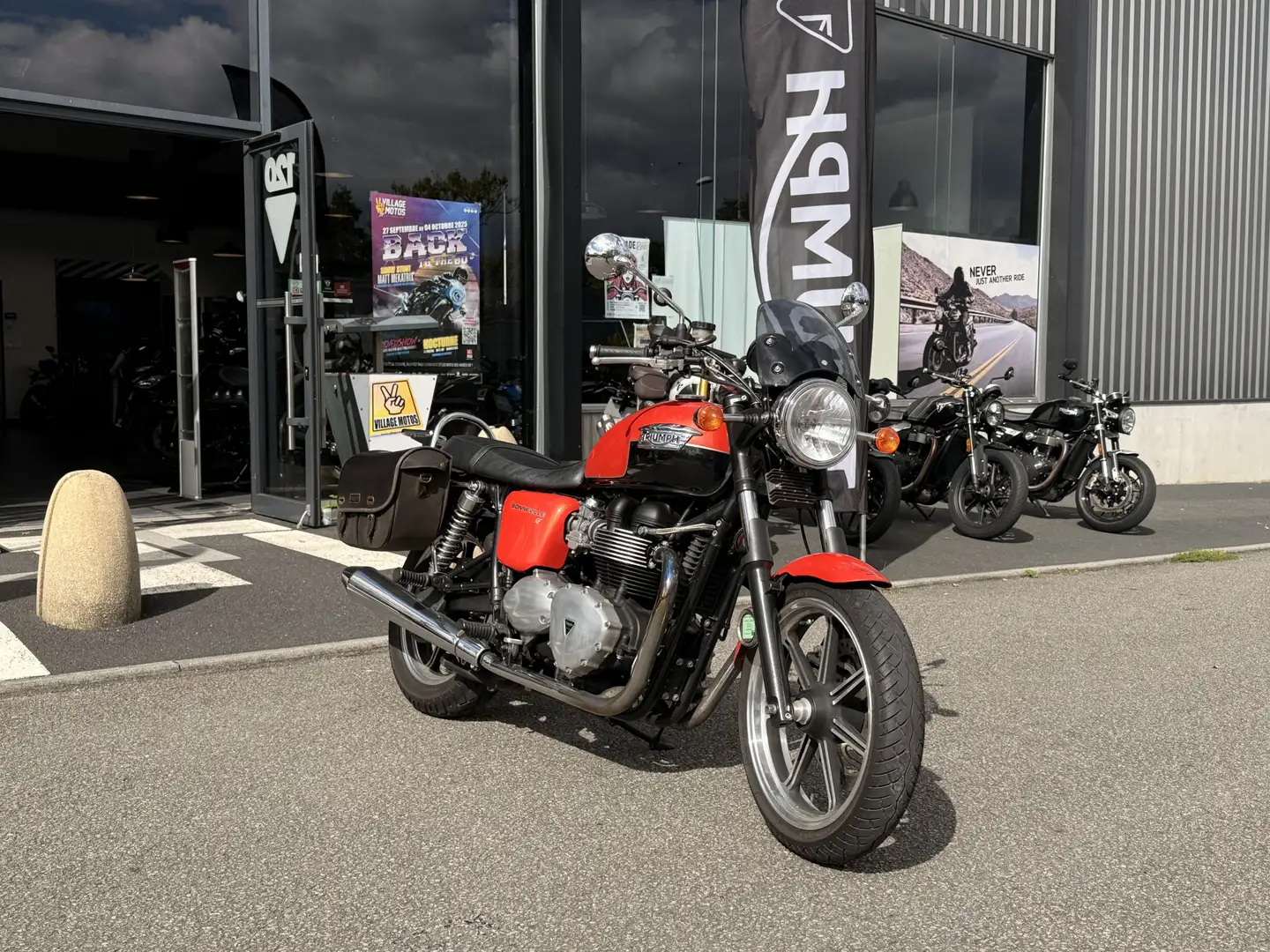 Triumph Bonneville SE - 1