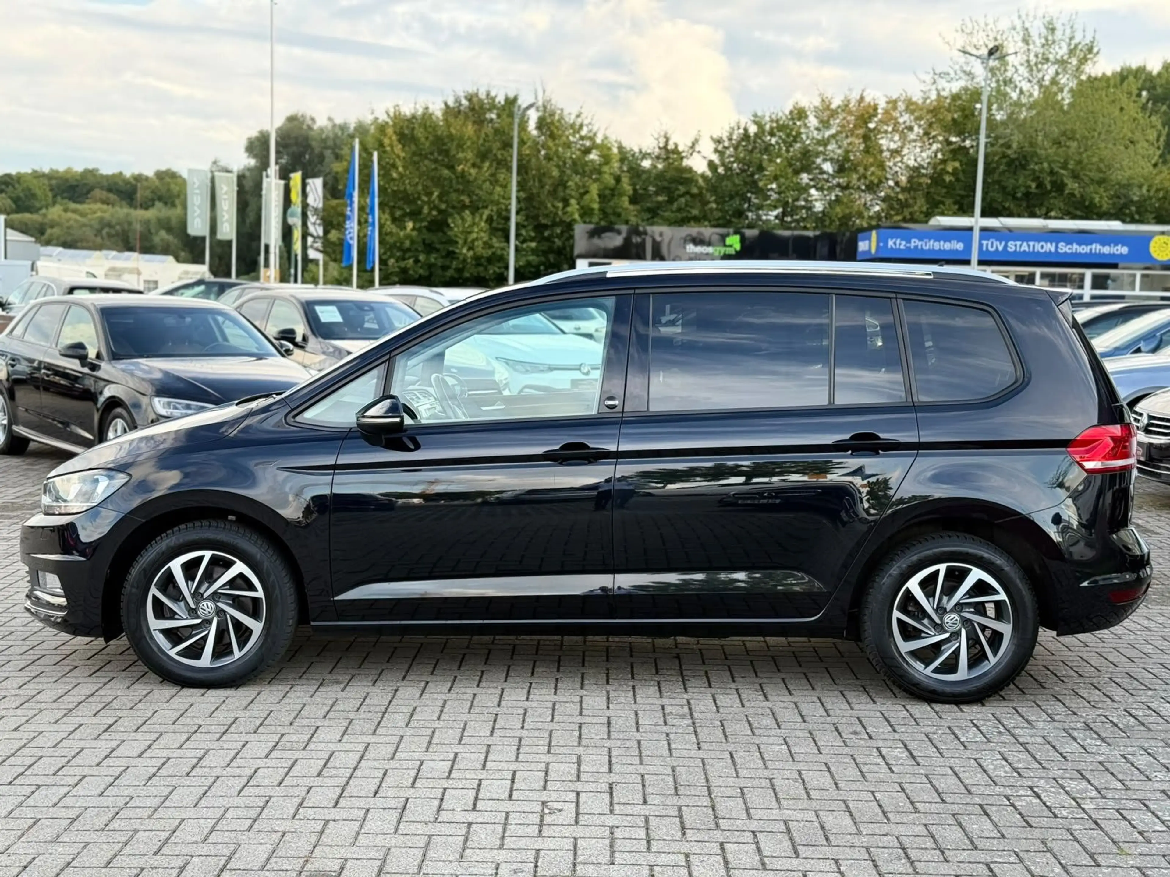 Volkswagen Touran 1.6 TDI"DSG"Sound"7SITZE"ACC"NAVI"PDC" — photo 5