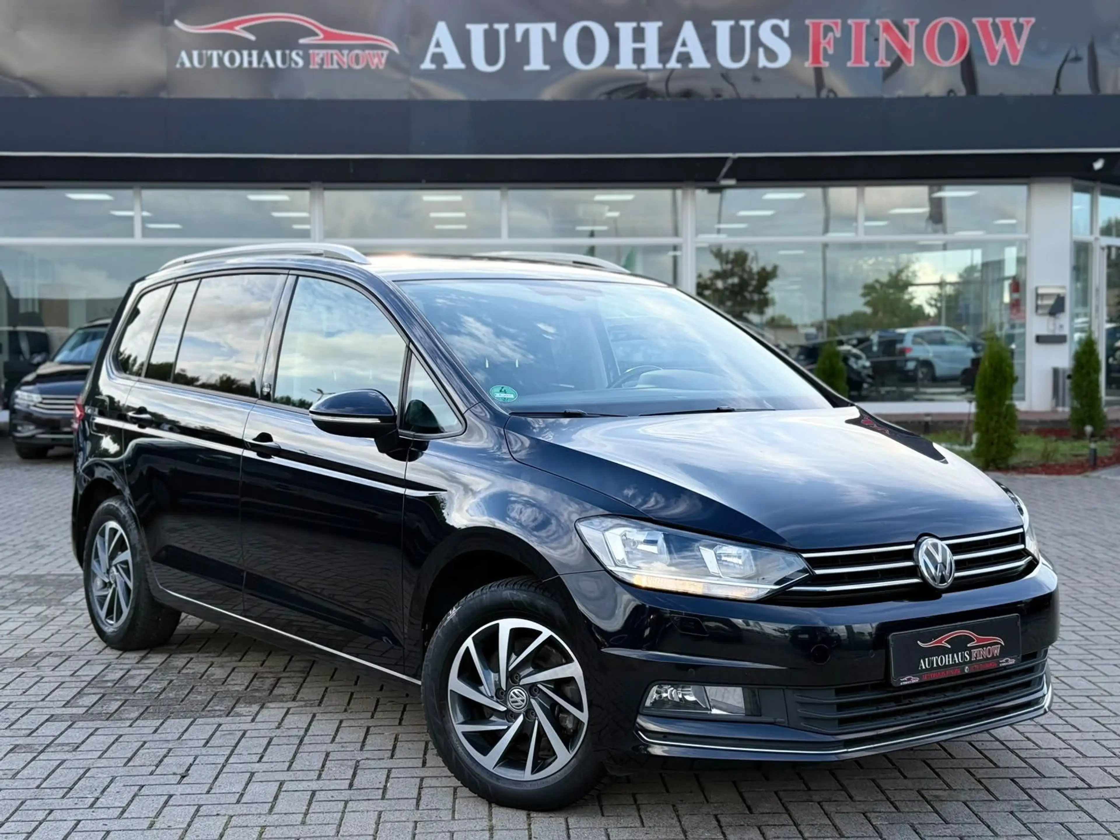 Volkswagen Touran 1.6 TDI"DSG"Sound"7SITZE"ACC"NAVI"PDC"