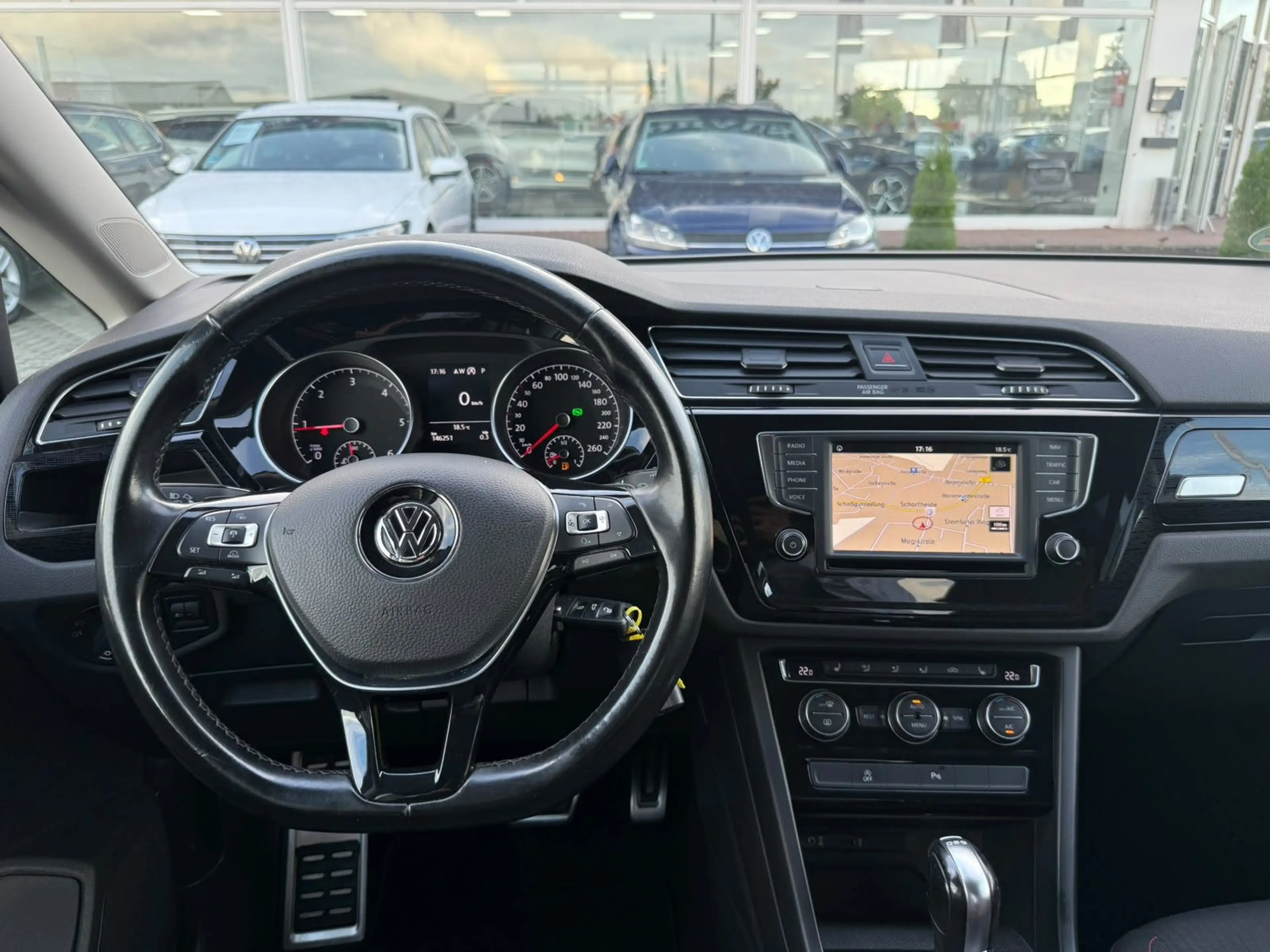 Volkswagen Touran 1.6 TDI"DSG"Sound"7SITZE"ACC"NAVI"PDC" — photo 12