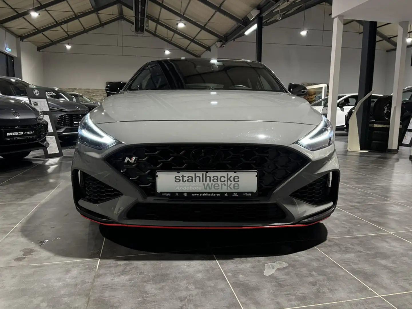 Hyundai i30 Fastback 2.0 N Performance Grijs - 2