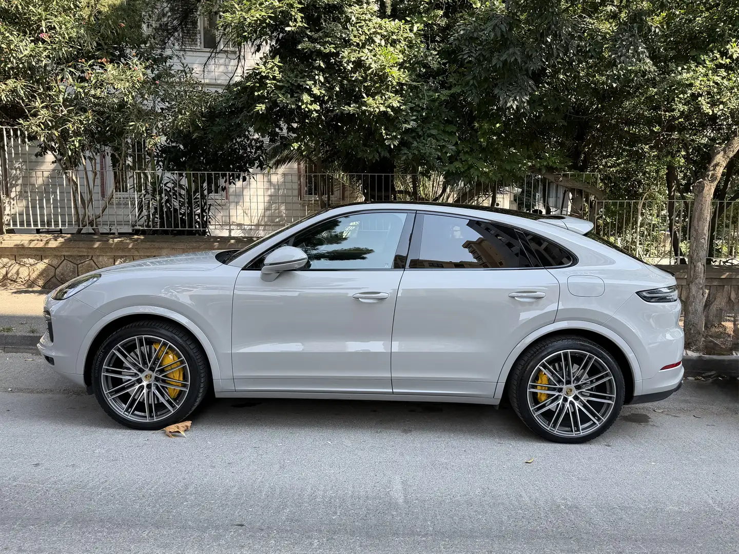 Porsche Cayenne Coupe E-Hybrid Kreide Sport Grau - 2