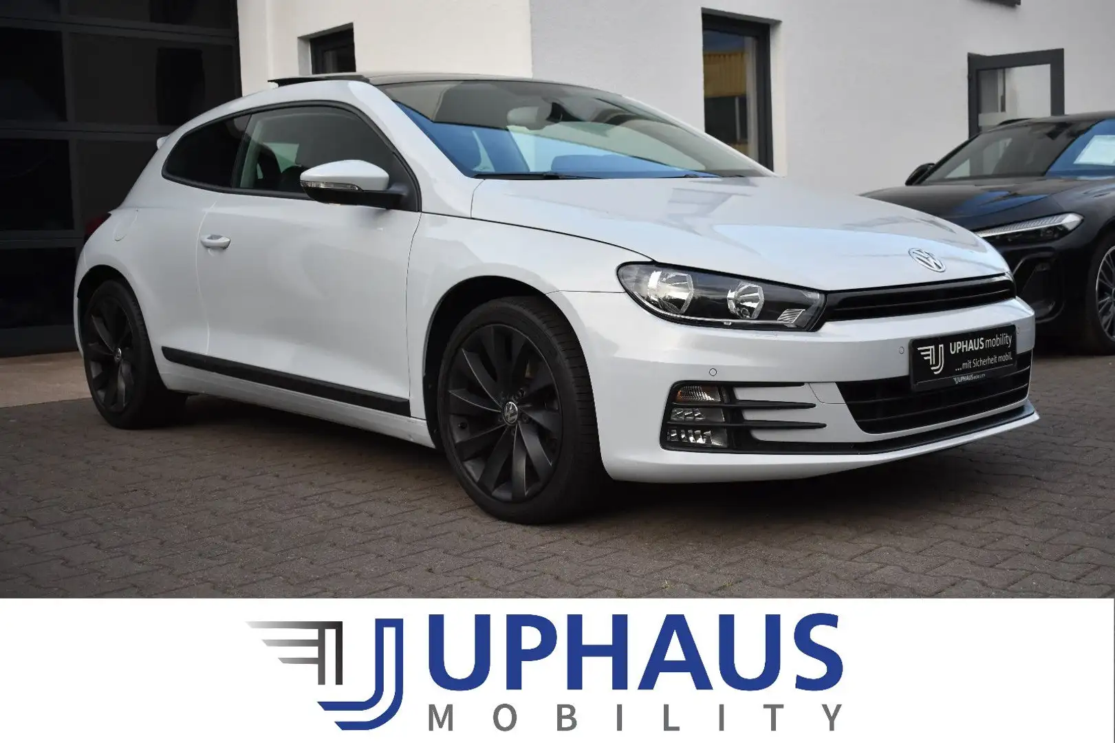 Volkswagen Scirocco 2,0 TSI DSG*Panorama*BI-Xenon*Carplay Срібний - 1
