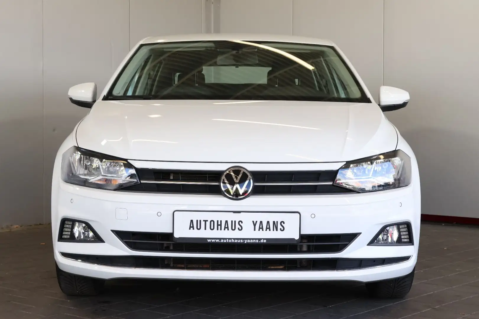 Volkswagen Polo VI 1.0 TSI DSG Highline FRONT+PDC+ALU Weiß - 2