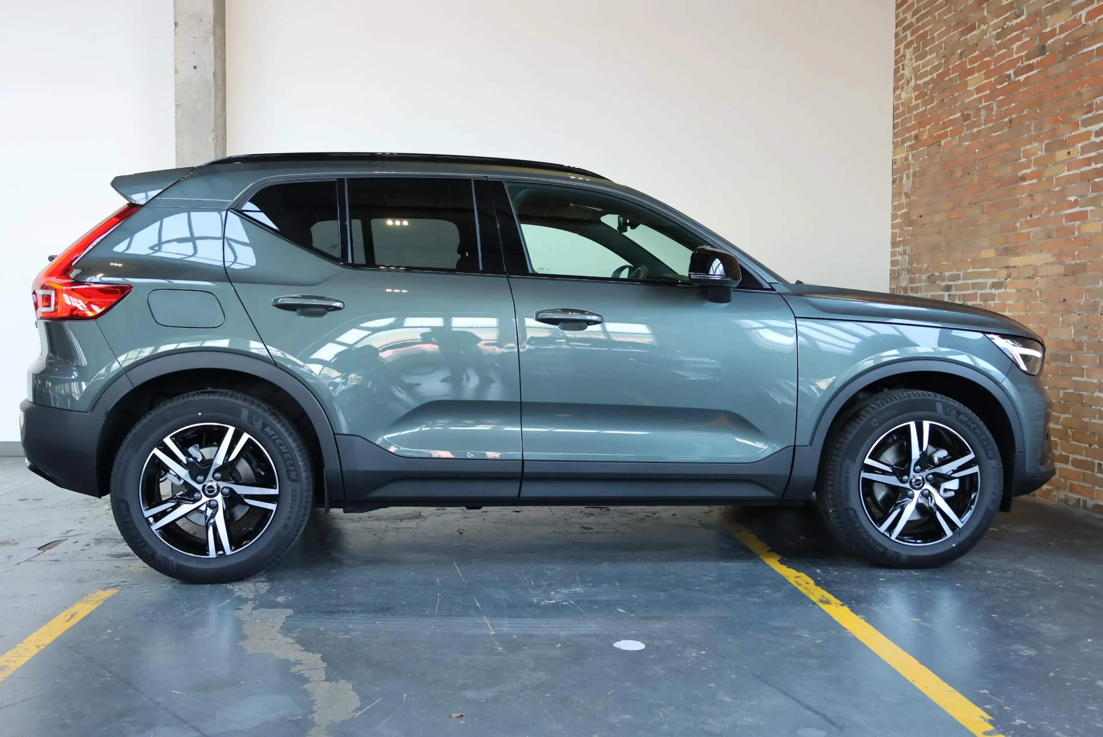 Volvo XC40 B4 Plus Dark |Semi-Electrische Wegklapbare Trekhaa — photo 4