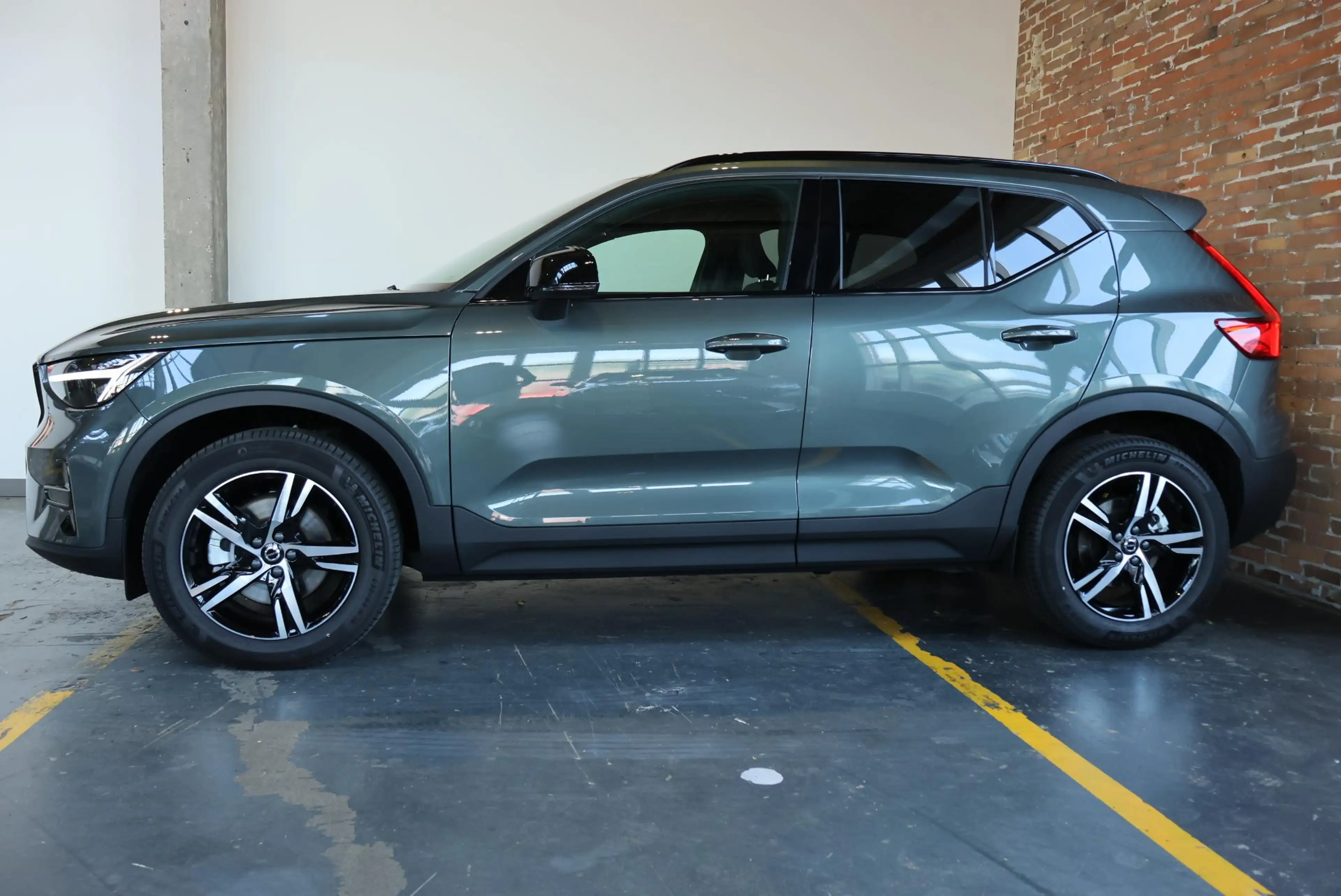 Volvo XC40 B4 Plus Dark |Semi-Electrische Wegklapbare Trekhaa — photo 6