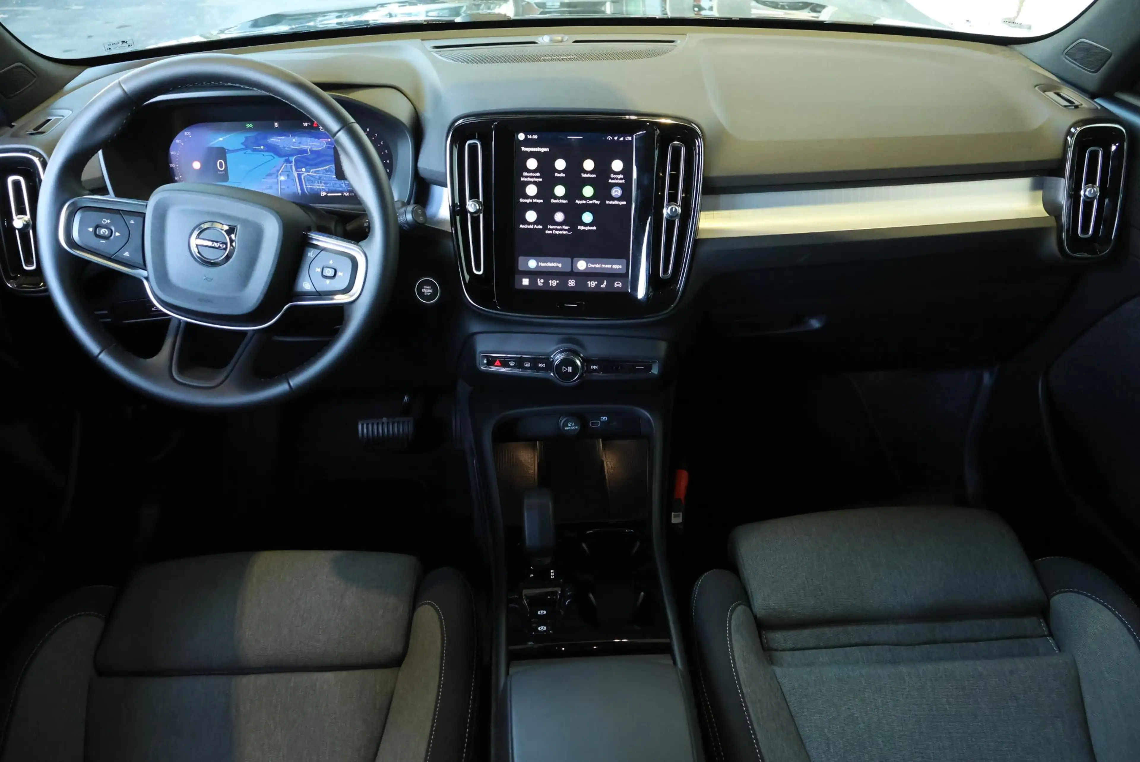 Volvo XC40 B4 Plus Dark |Semi-Electrische Wegklapbare Trekhaa — photo 11