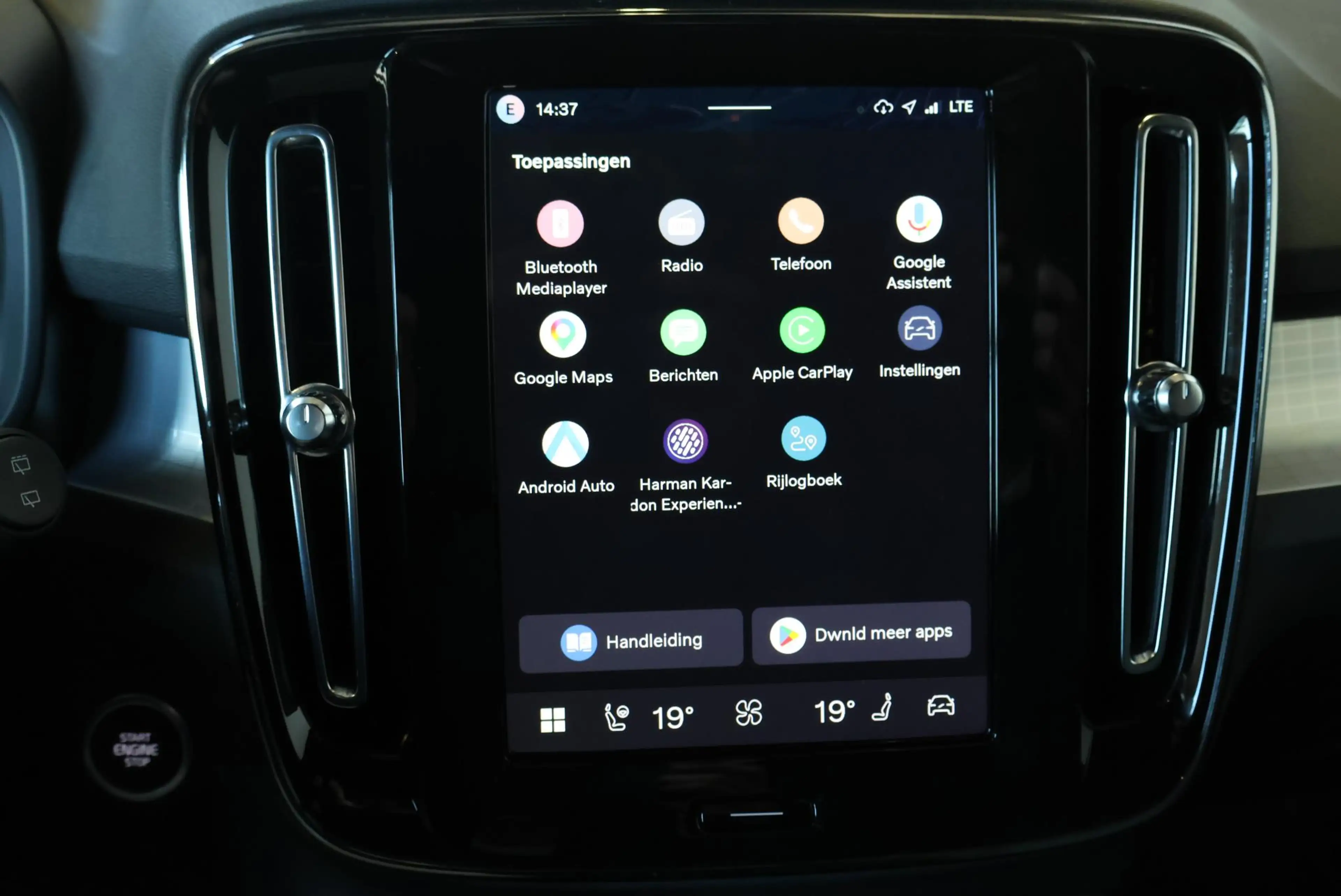 Volvo XC40 B4 Plus Dark |Semi-Electrische Wegklapbare Trekhaa — photo 15