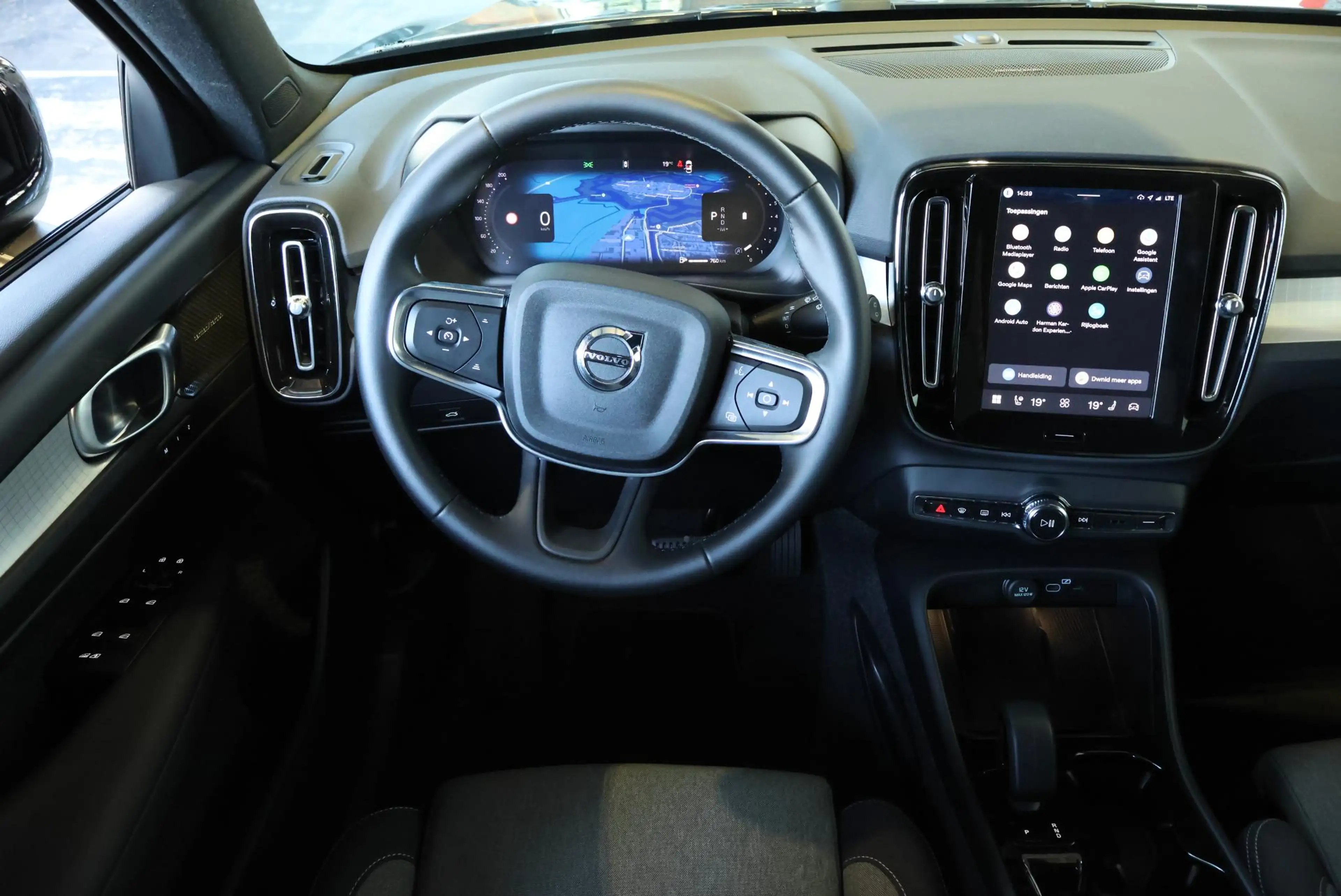 Volvo XC40 B4 Plus Dark |Semi-Electrische Wegklapbare Trekhaa — photo 12