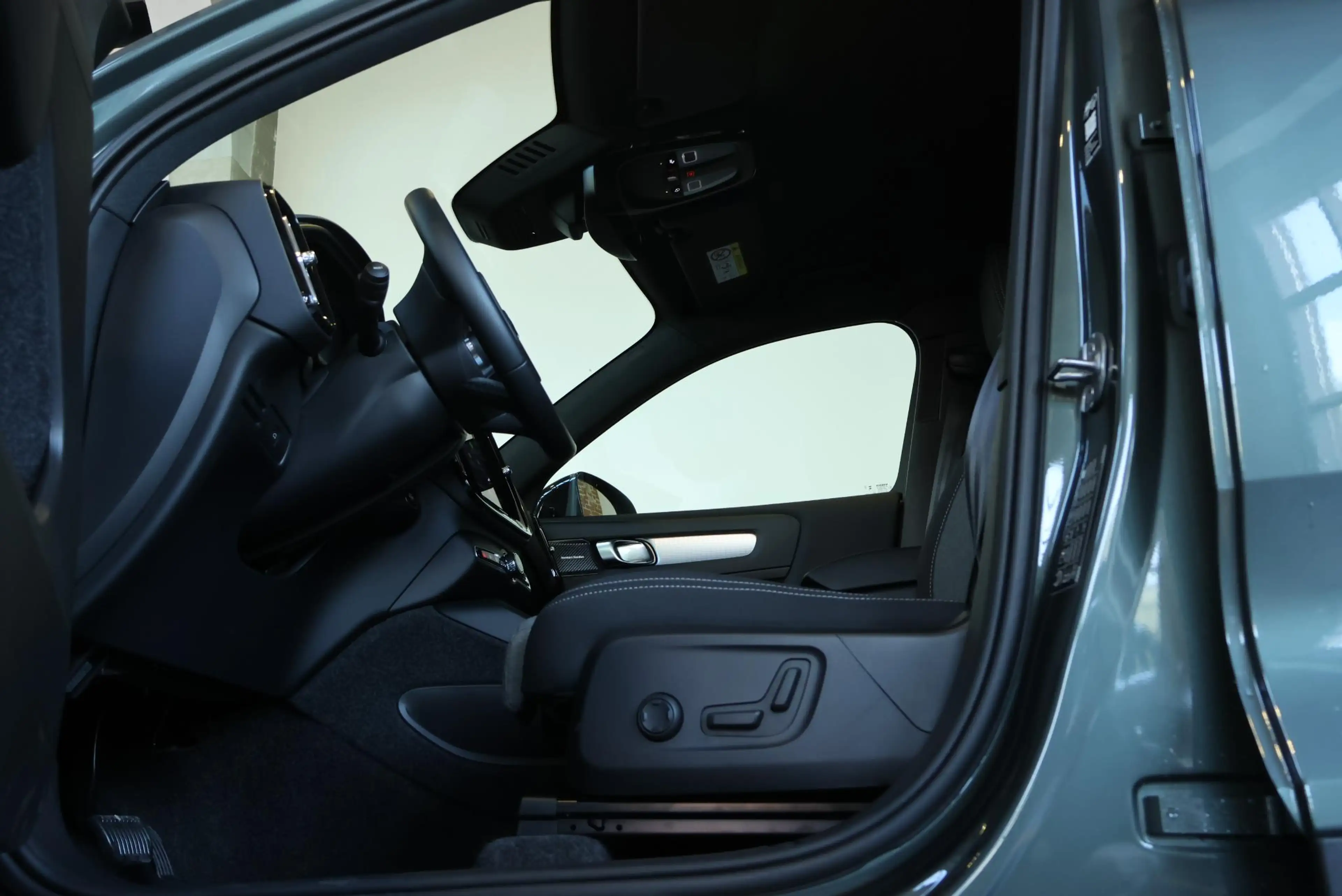 Volvo XC40 B4 Plus Dark |Semi-Electrische Wegklapbare Trekhaa — photo 9