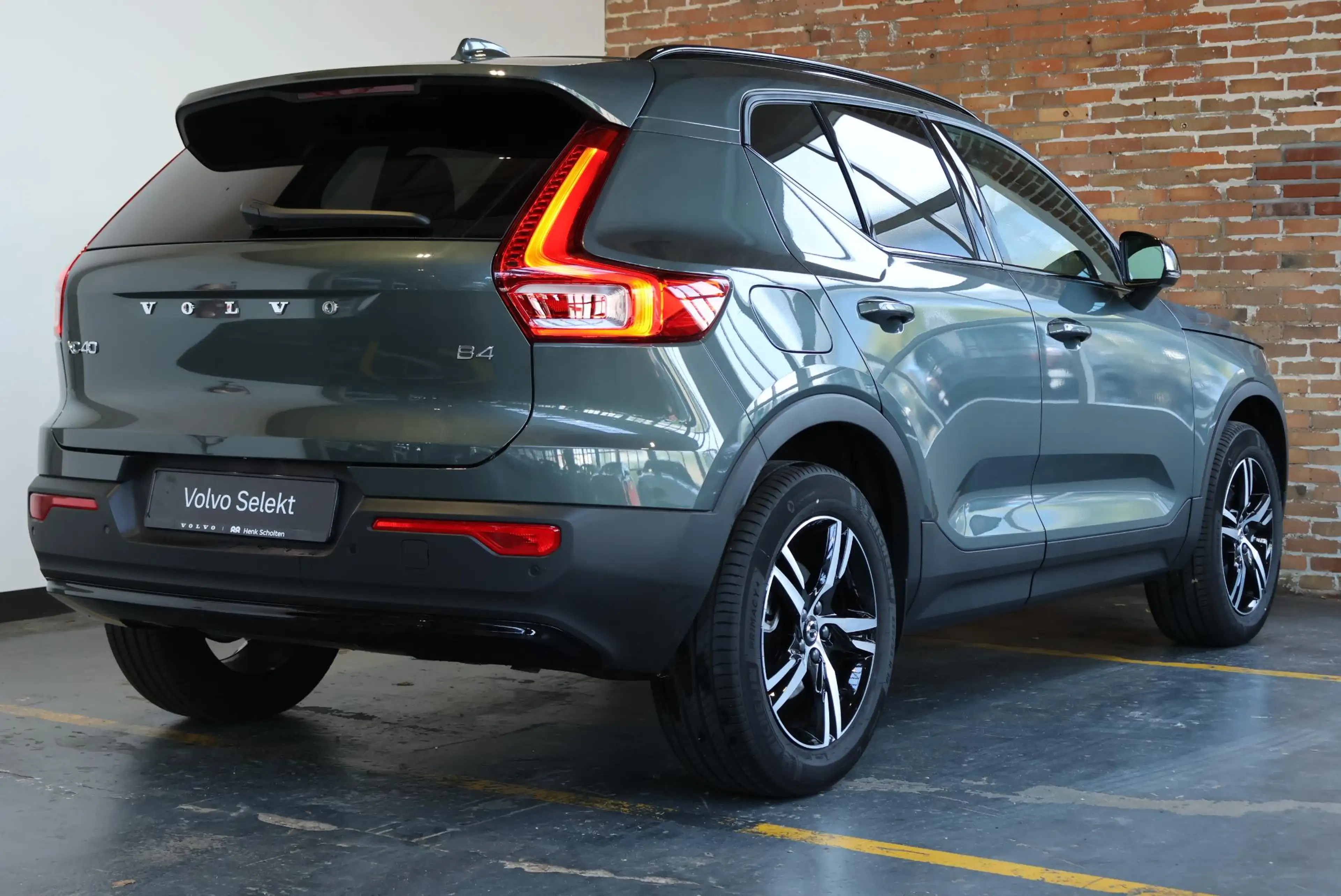 Volvo XC40 B4 Plus Dark |Semi-Electrische Wegklapbare Trekhaa — photo 3