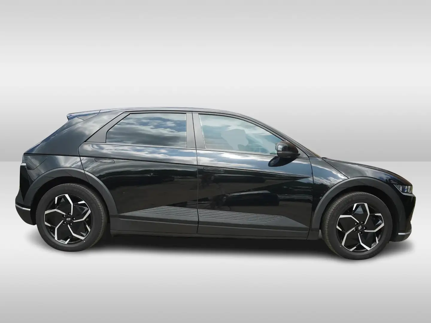 Hyundai IONIQ 5 Connect+ 58 kWh (170 PK) 1e-Eig. & Keurig-Onderh. Zwart - 2