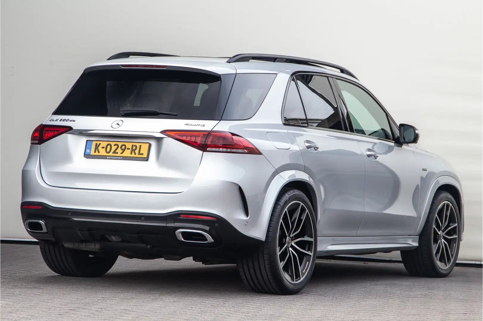Mercedes-Benz GLE 350 de 4MATIC AMG Premium Plus Pano, Luchtvering, Nigh Gris - 2