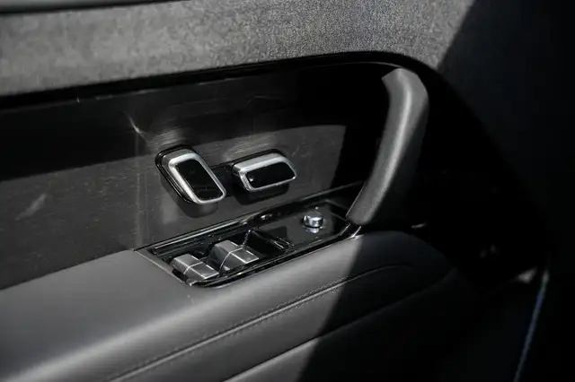 Land Rover Range Rover Sport view 19