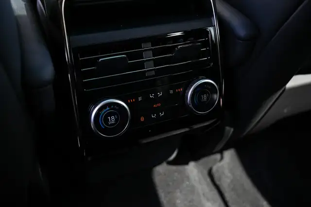 Land Rover Range Rover Sport view 16