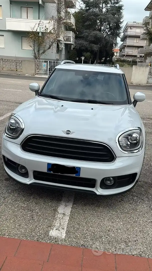 MINI Cooper Countryman Mini Countryman 2.0 Cooper D Essential auto Bianco - 1