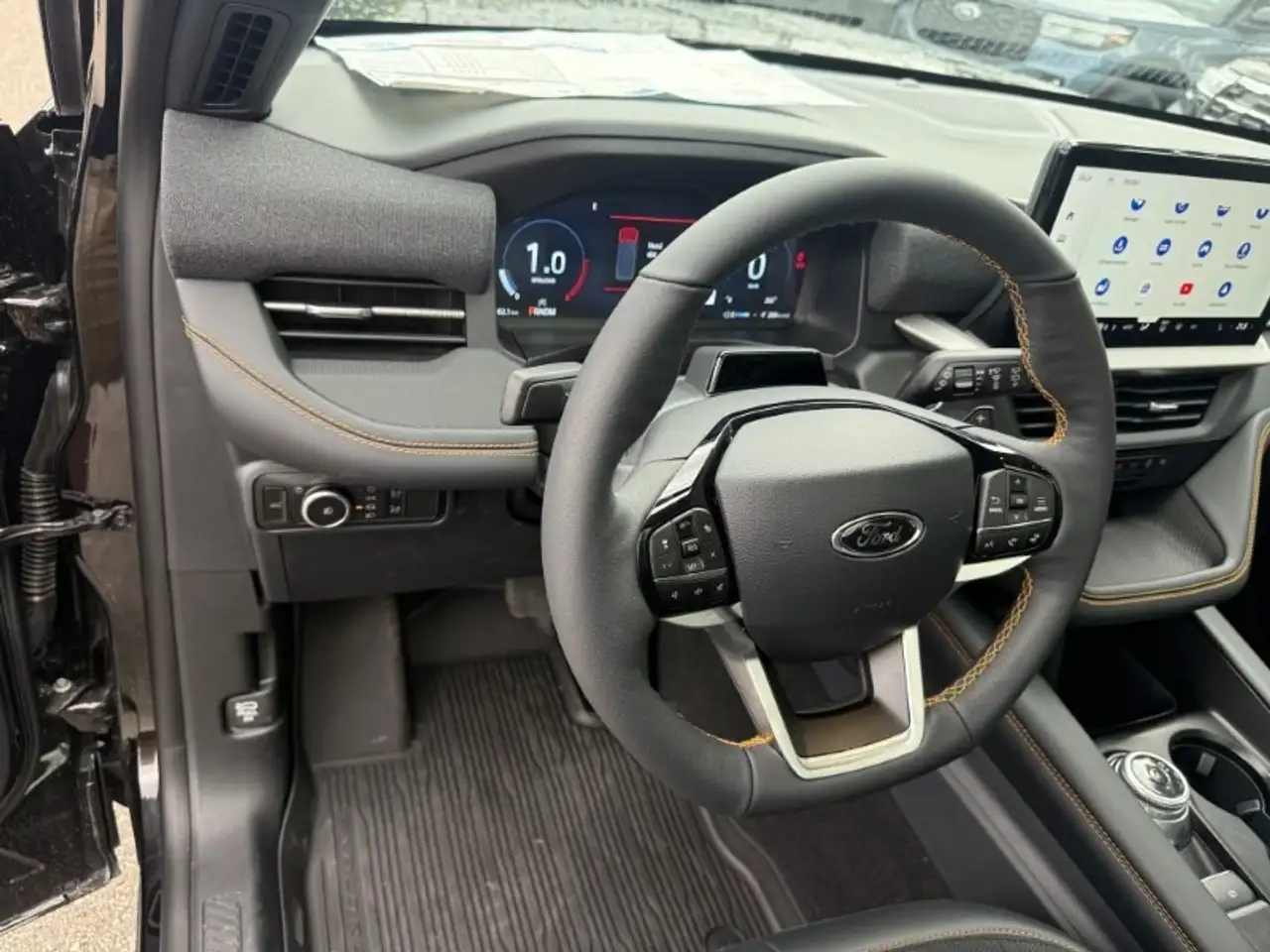Ford Explorer photo Ford Explorer