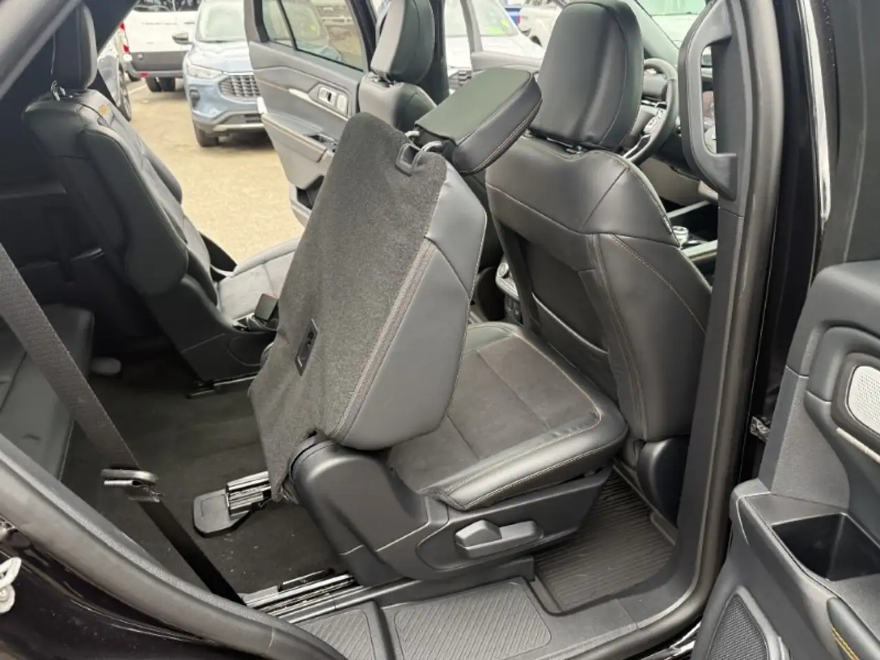 Ford Explorer photo Ford Explorer