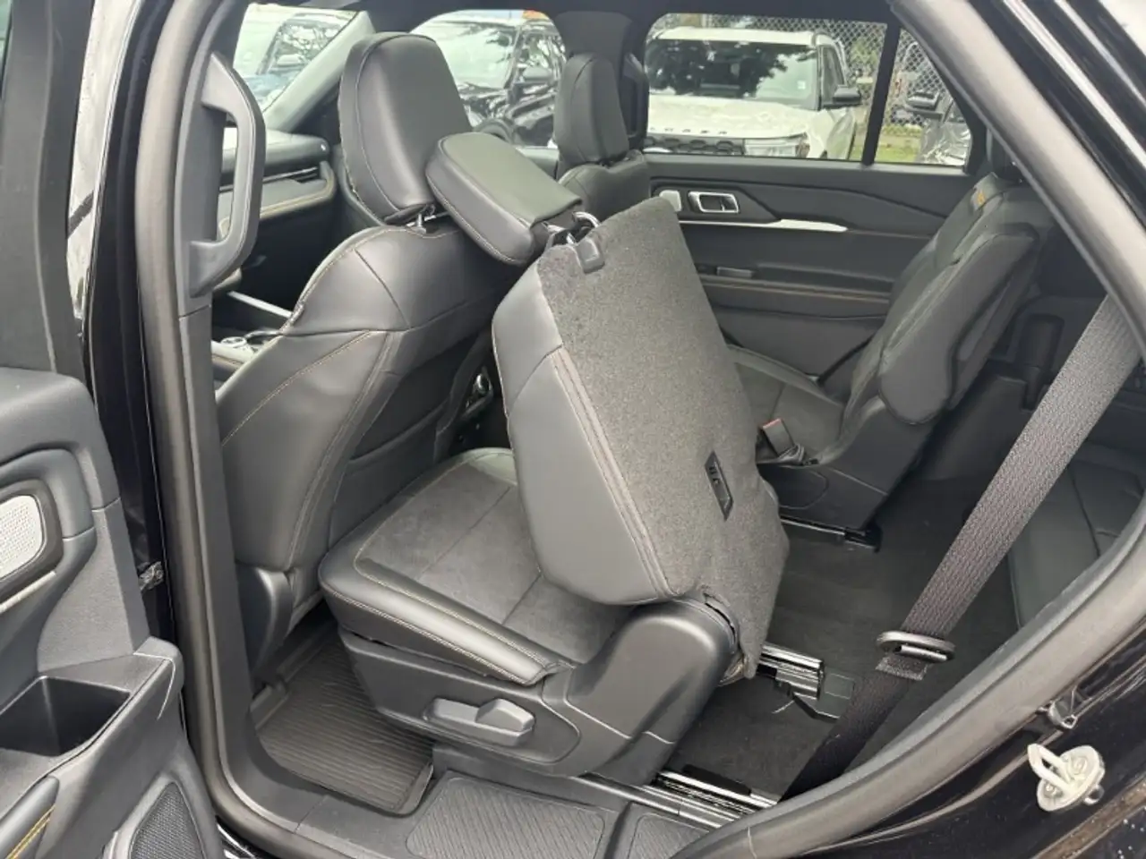 Ford Explorer photo Ford Explorer