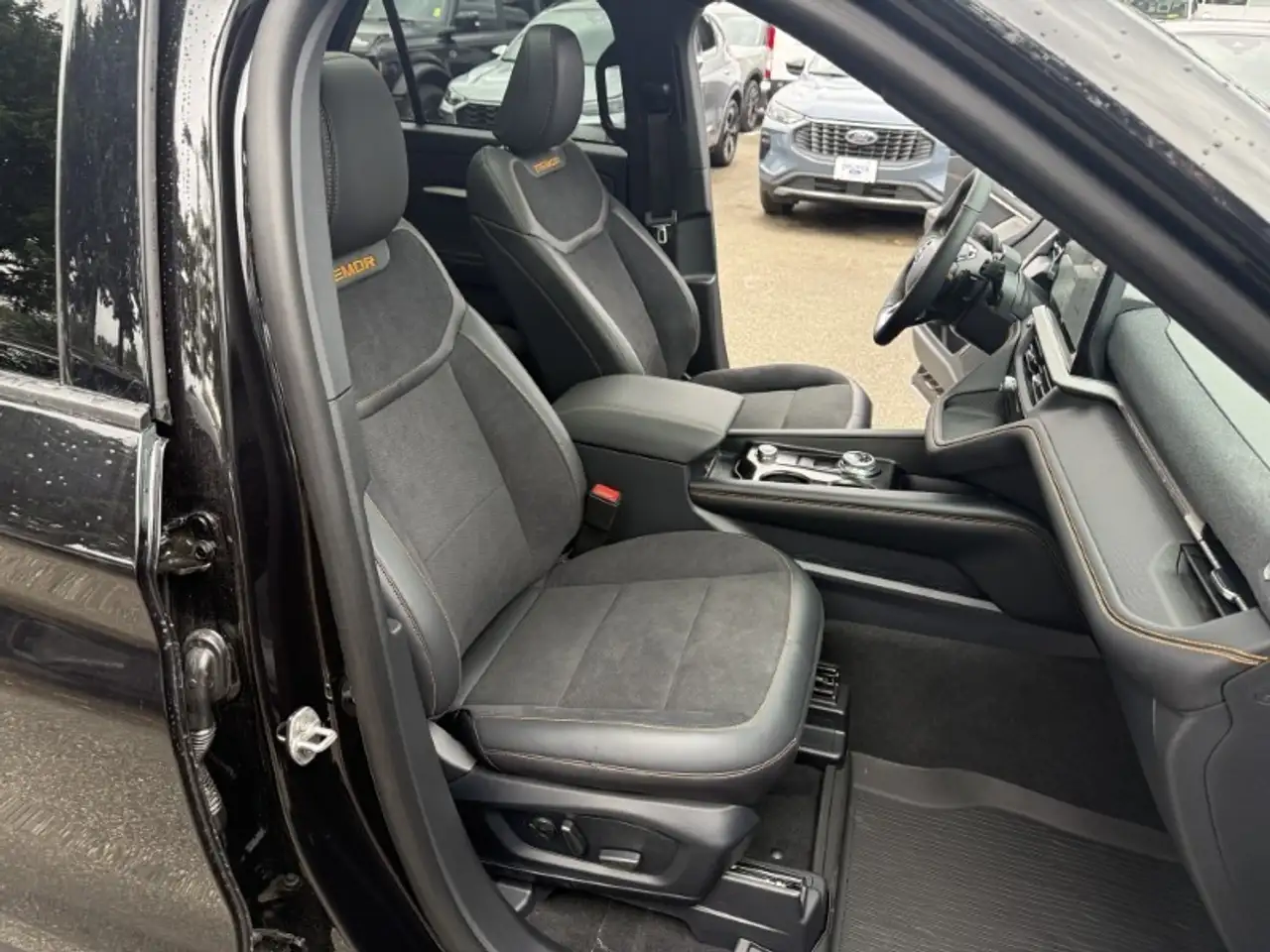 Ford Explorer photo Ford Explorer