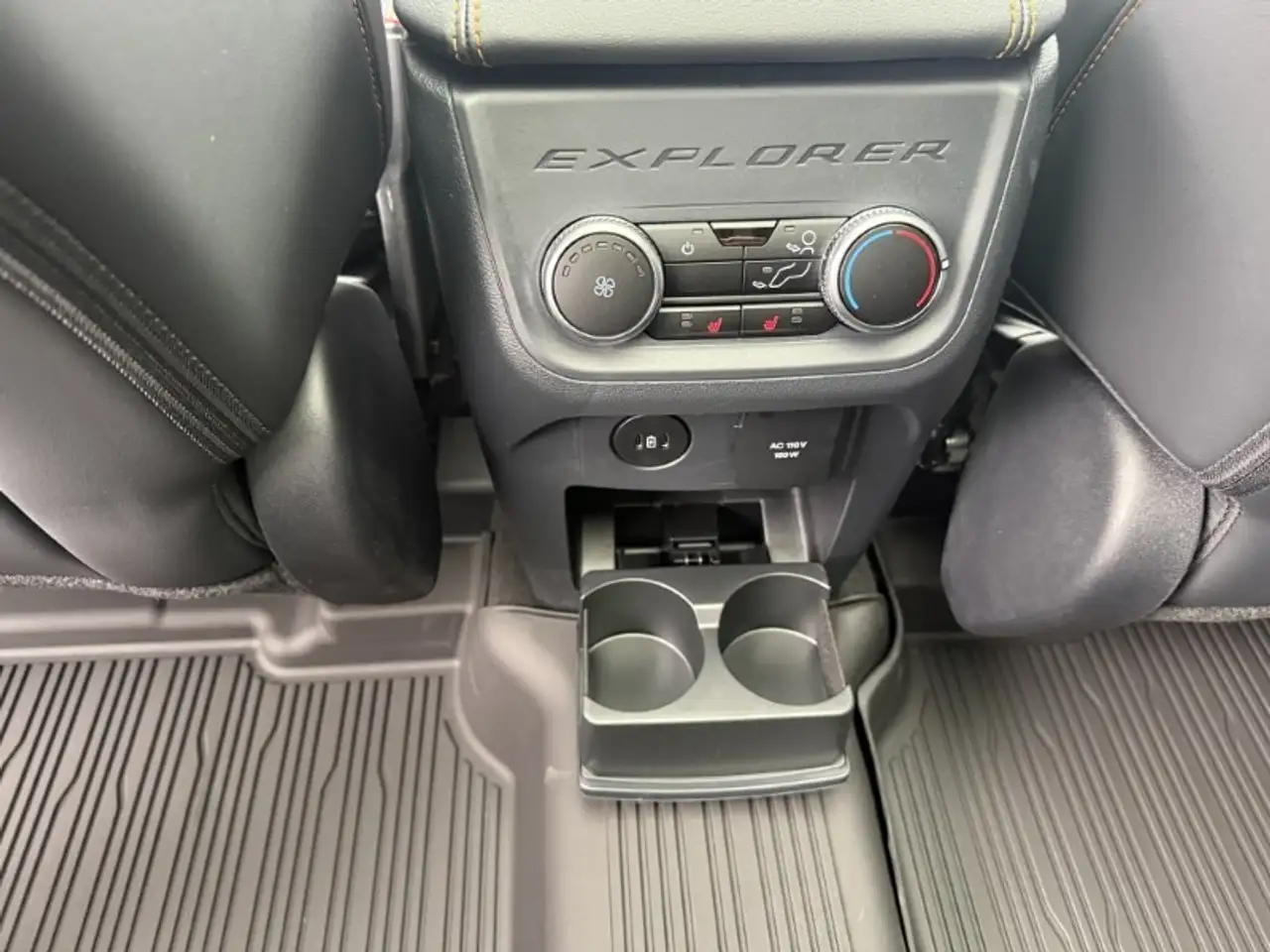 Ford Explorer photo Ford Explorer