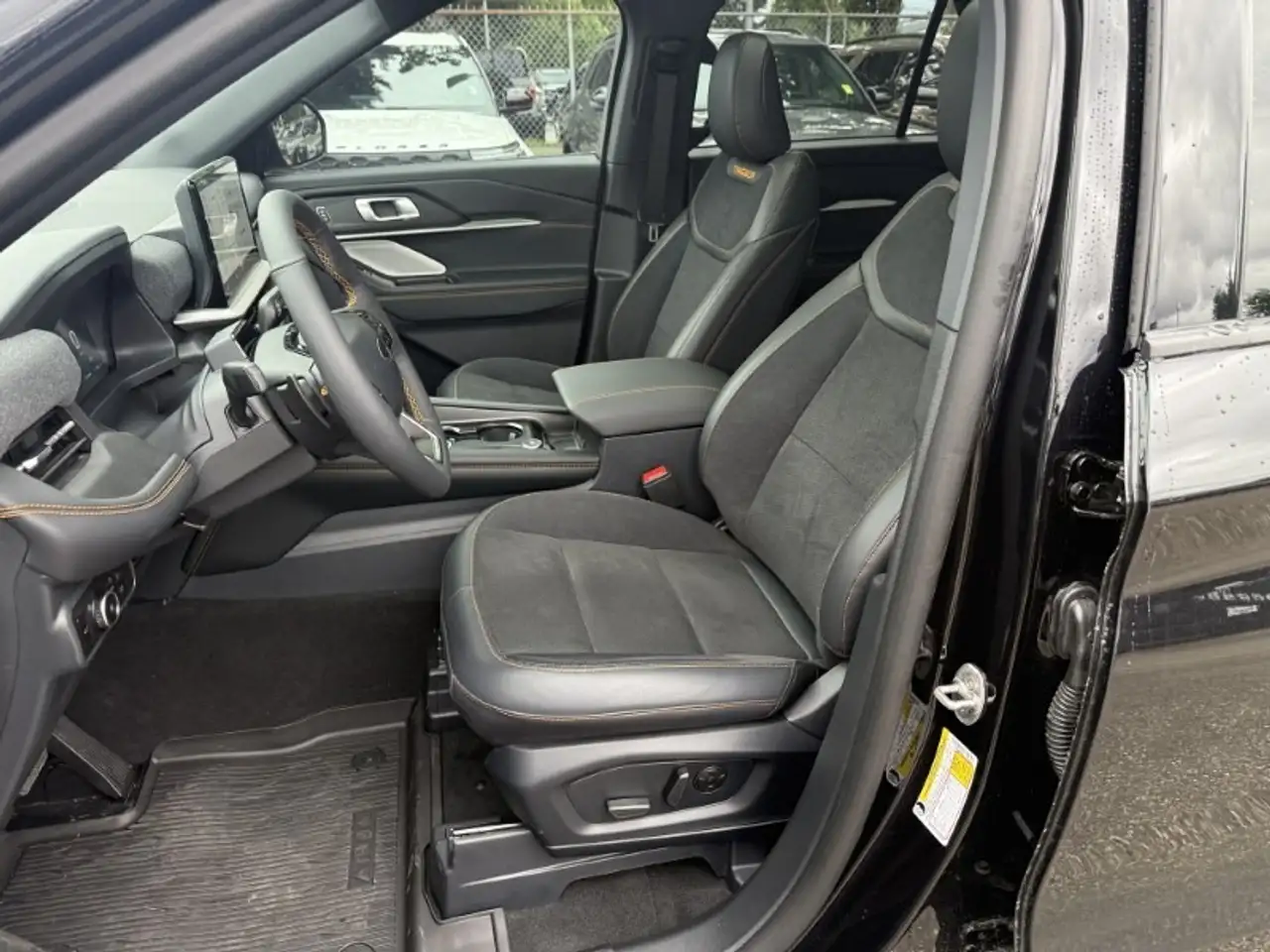 Ford Explorer photo Ford Explorer