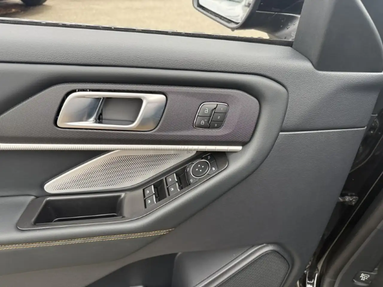 Ford Explorer photo Ford Explorer
