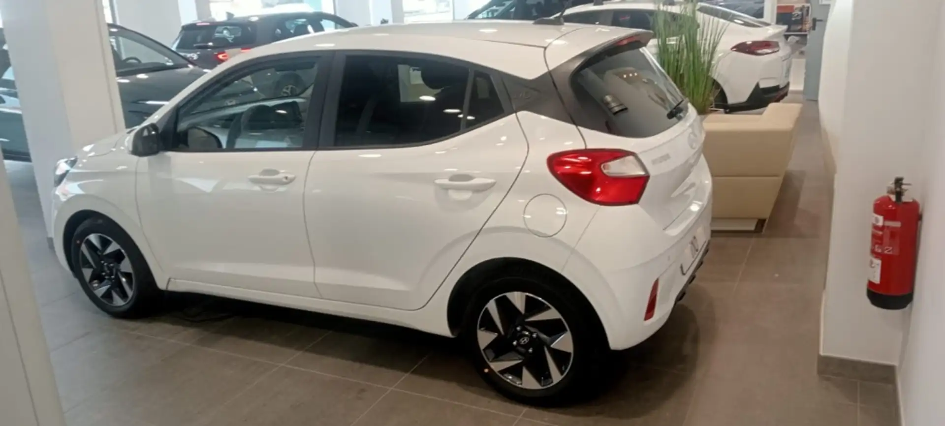 Hyundai i10 1.0 MPI Klass Wit - 2