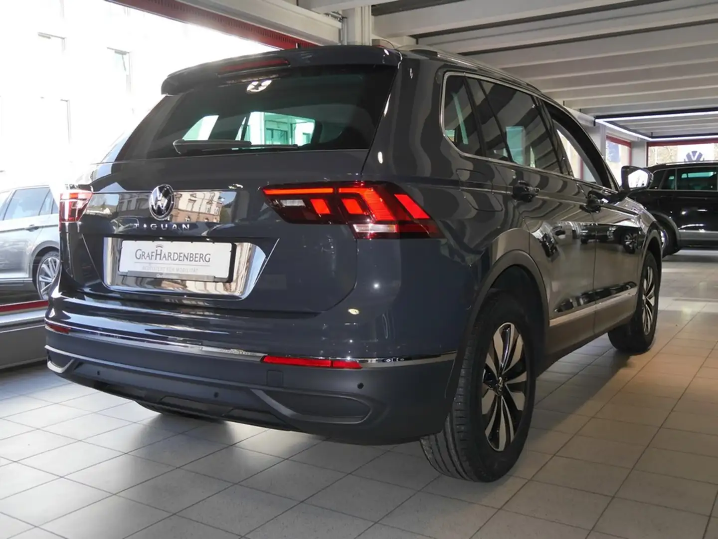 Volkswagen Tiguan MOVE 1.5 TSI DSG Navi LED Gris - 2
