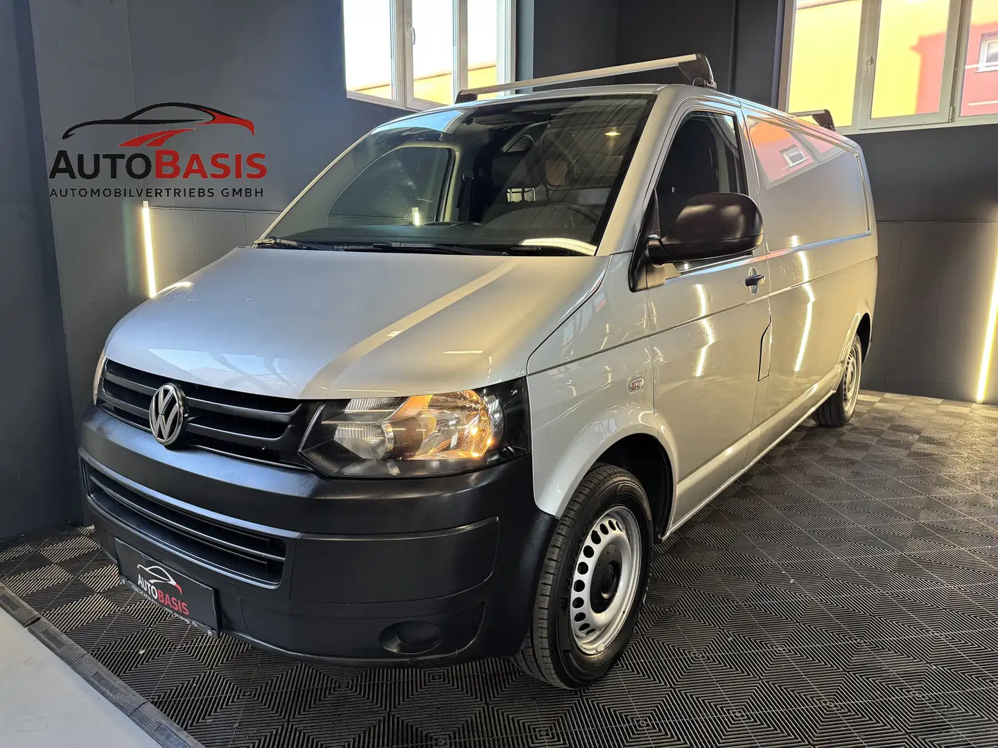 Volkswagen T5 Transporter Kasten lang 1.Besitz/AHK/Klima/PDC/Tempomat Grau - 1