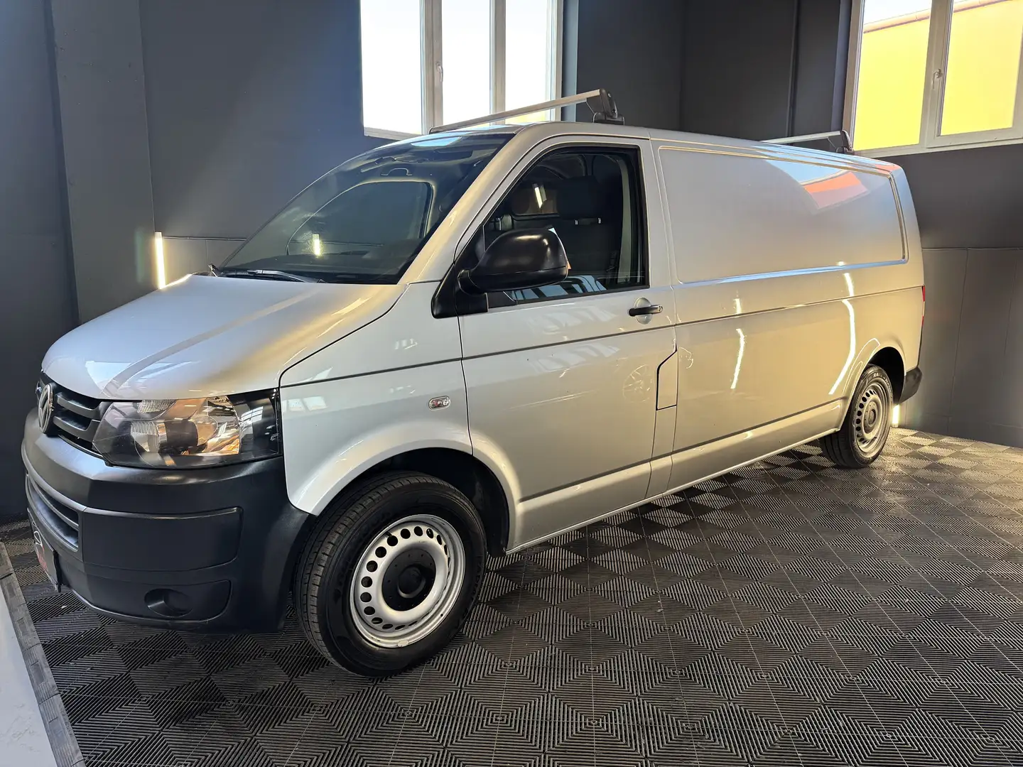Volkswagen T5 Transporter Kasten lang 1.Besitz/AHK/Klima/PDC/Tempomat Grau - 2