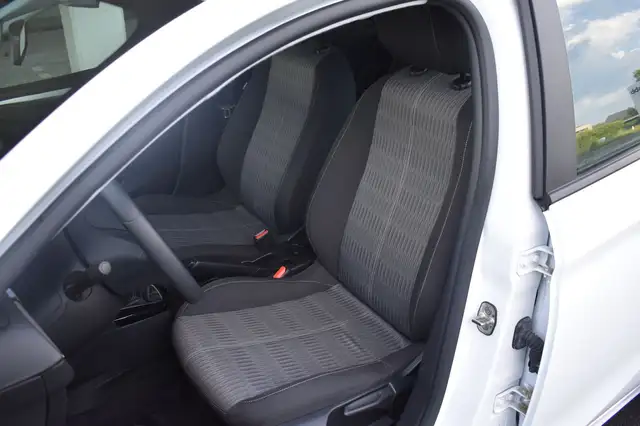 Opel Corsa view 9