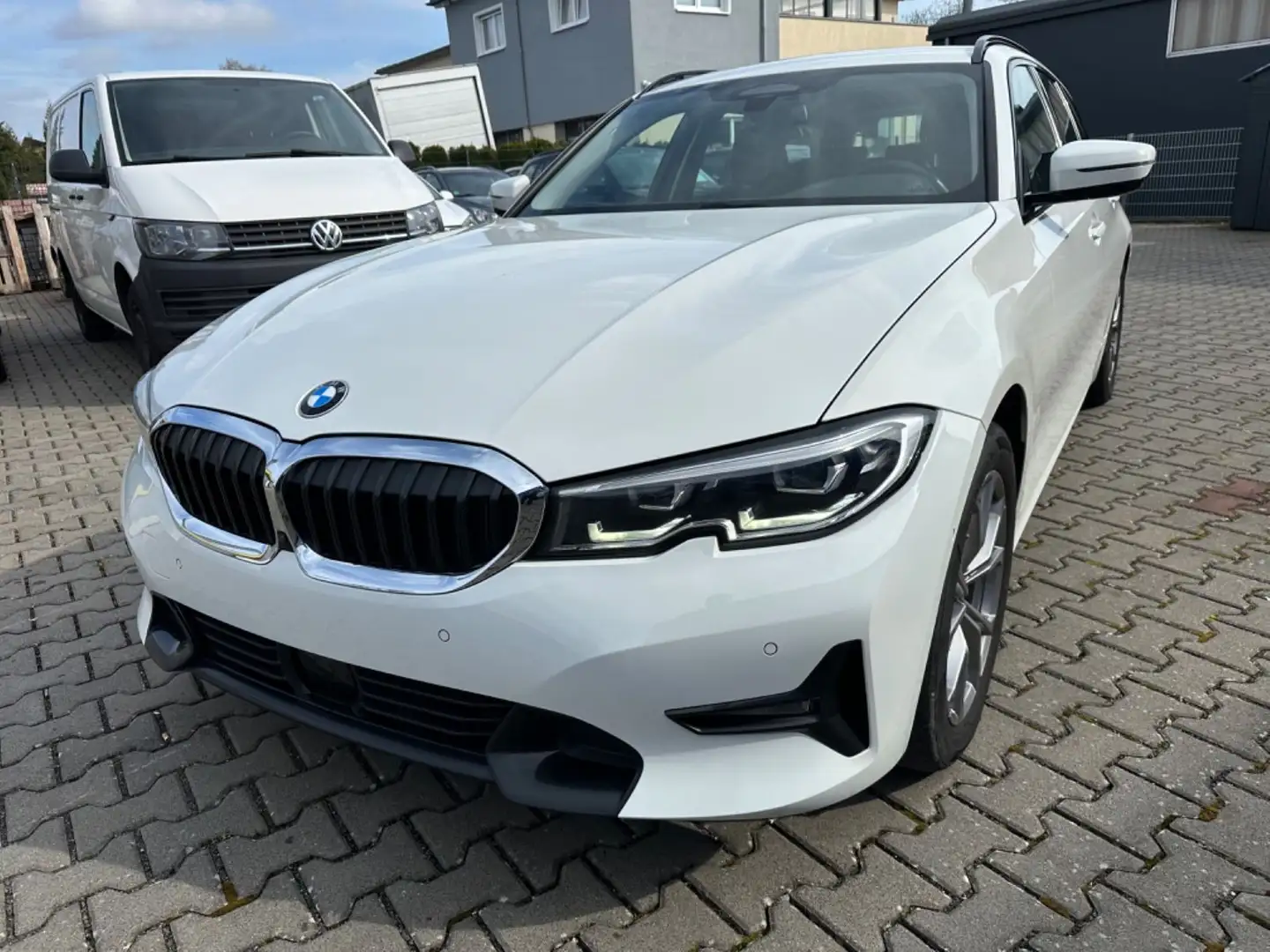 BMW 320 d SPORT Line Touring Mild Hybrid Weiß - 1