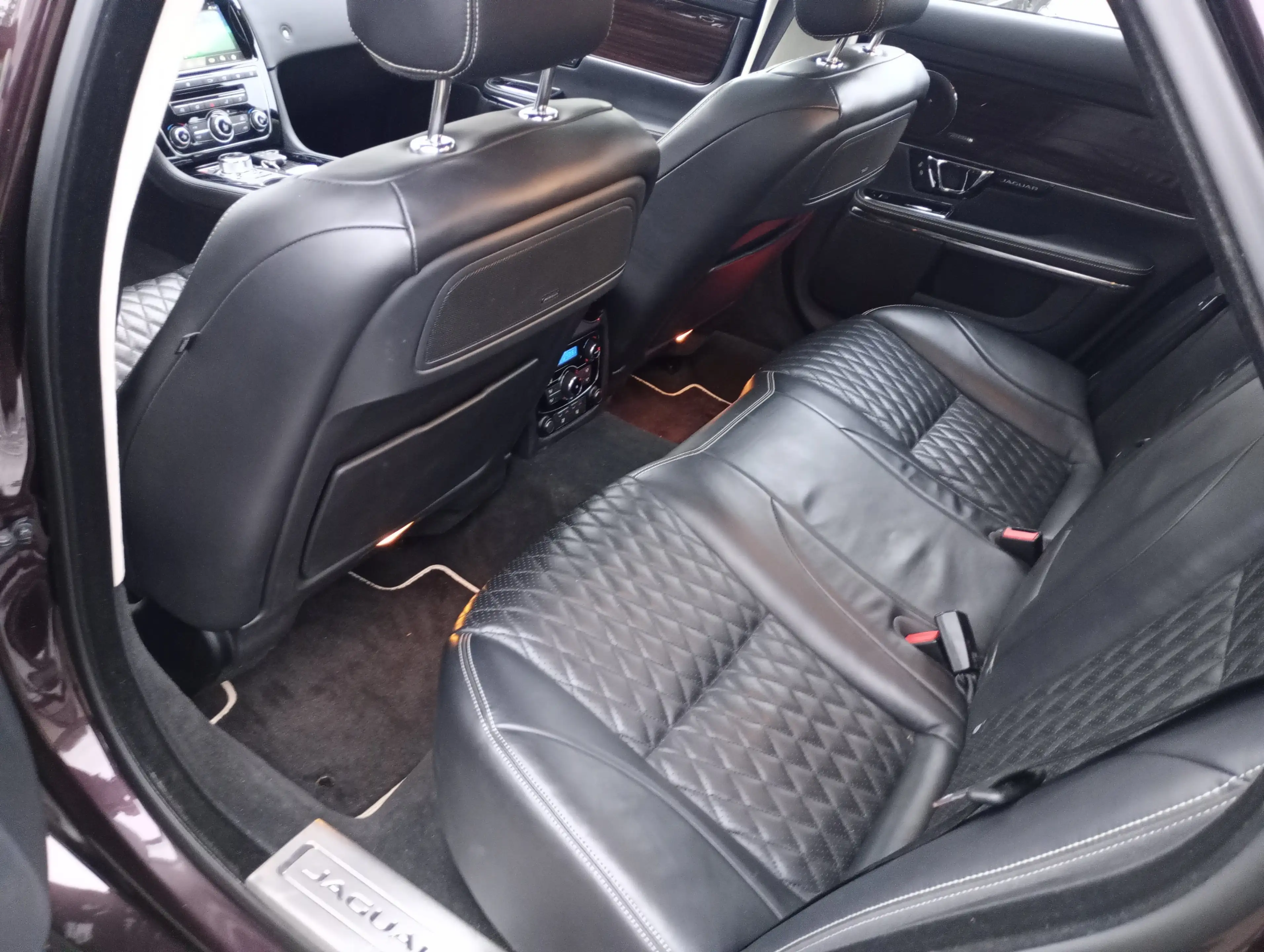 Jaguar XJ XJ 3.0 V6 Diesel Premium Luxury — photo 14