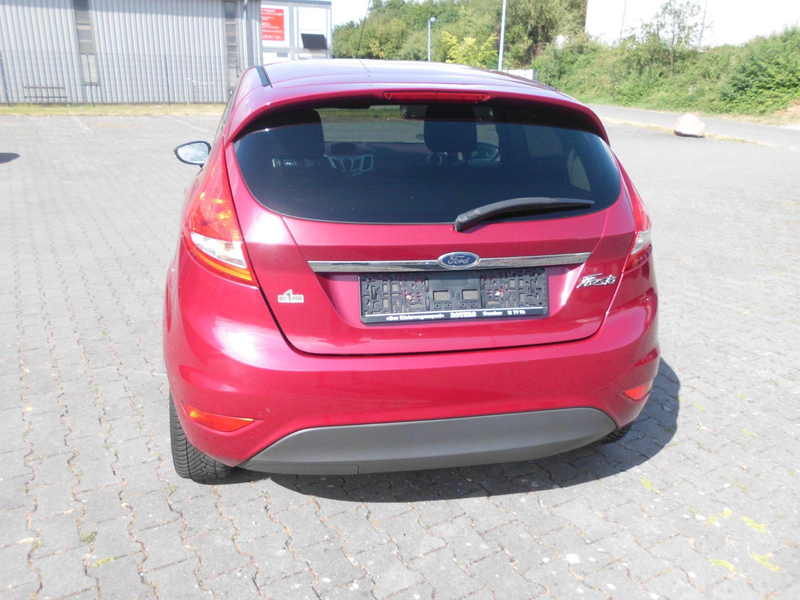 Ford Fiesta 1,25 60kW Titanium schöne Ausstattung — photo 9
