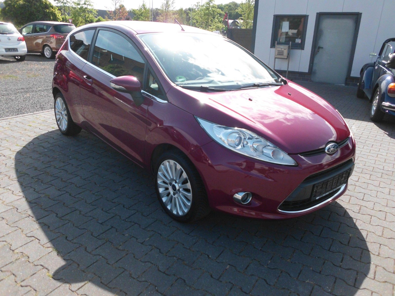 Ford Fiesta 1,25 60kW Titanium schöne Ausstattung — photo 6
