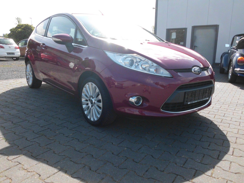 Ford Fiesta 1,25 60kW Titanium schöne Ausstattung — photo 4