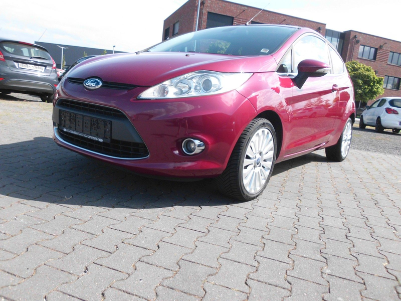 Ford Fiesta 1,25 60kW Titanium schöne Ausstattung — photo 2