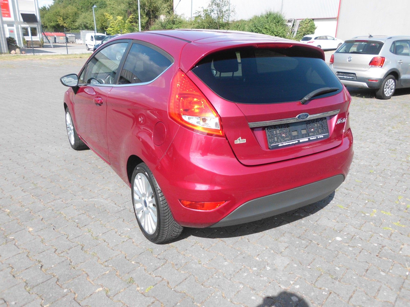 Ford Fiesta 1,25 60kW Titanium schöne Ausstattung — photo 10