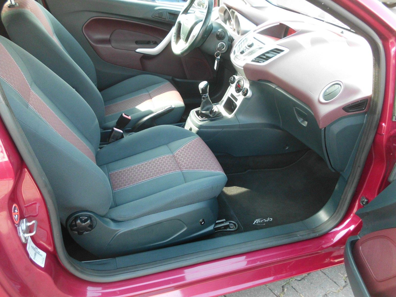 Ford Fiesta 1,25 60kW Titanium schöne Ausstattung — photo 15