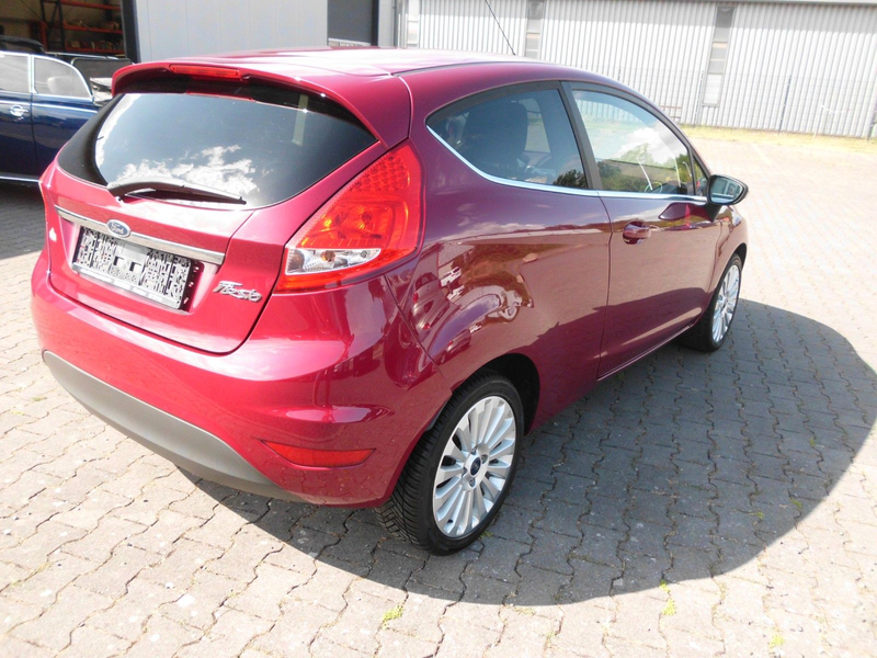 Ford Fiesta 1,25 60kW Titanium schöne Ausstattung — photo 8